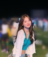 居居 23歲 160.45.C.  顏值頗強！會挑逗 也很撩