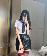 姍姍  168.D+.52.24歲  「有事秘書幹，沒事幹秘書」，白襯衫、黑皮裙再配上絲襪和高跟