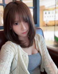 艾莉 160.48.C.23    精緻五官，天生麗質，舉手投足間散發高雅魅力。