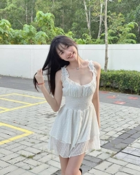 小喬 157.C+.42.20歲  鄰家乖乖女超愛笑，無刺青、不抽菸