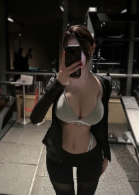 濕濕  164cm E+cup-47kg-24歲  純天然E+奶、豐滿不肉、奶浴奶泡超舒服の   喜歡騎在你