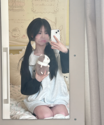 可可  155cm 42kg B奶 18歲 剛滿18歲的粉嫩小蘿莉，雙馬尾加上軟萌臉蛋