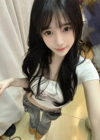 媛媛 161.45.C.22歲 氣質文靜的書店妹，笑容特別溫柔。